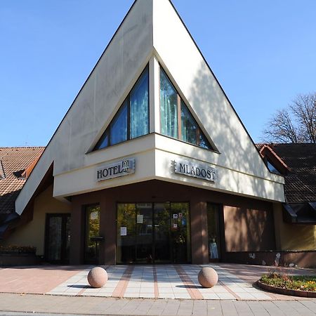 Hotel Mladost Lipany Extérieur photo