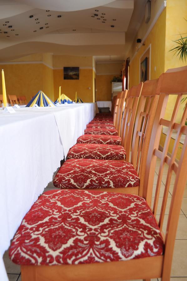 Hotel Mladost Lipany Extérieur photo