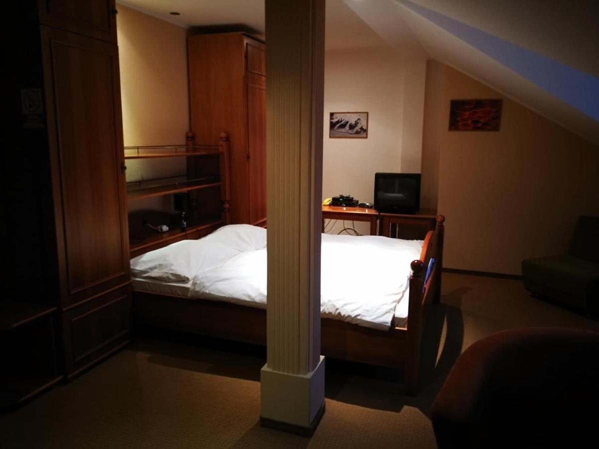Hotel Mladost Lipany Extérieur photo