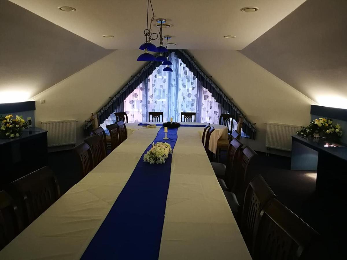Hotel Mladost Lipany Extérieur photo