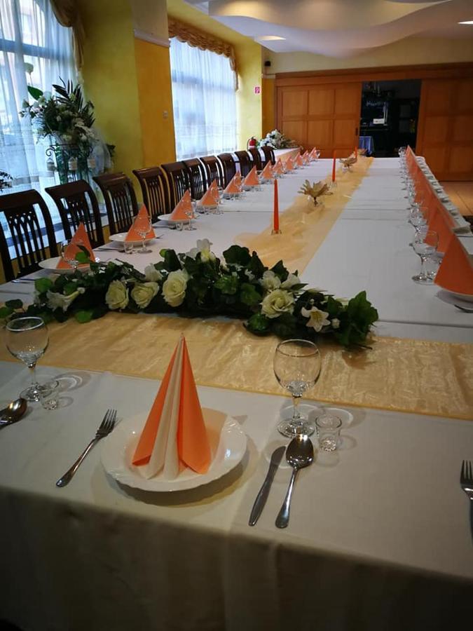 Hotel Mladost Lipany Extérieur photo