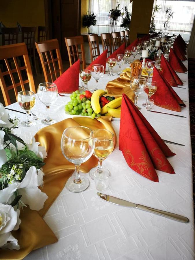 Hotel Mladost Lipany Extérieur photo