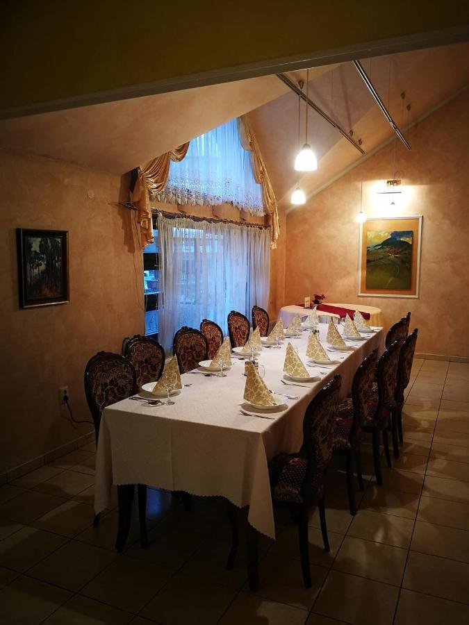 Hotel Mladost Lipany Extérieur photo